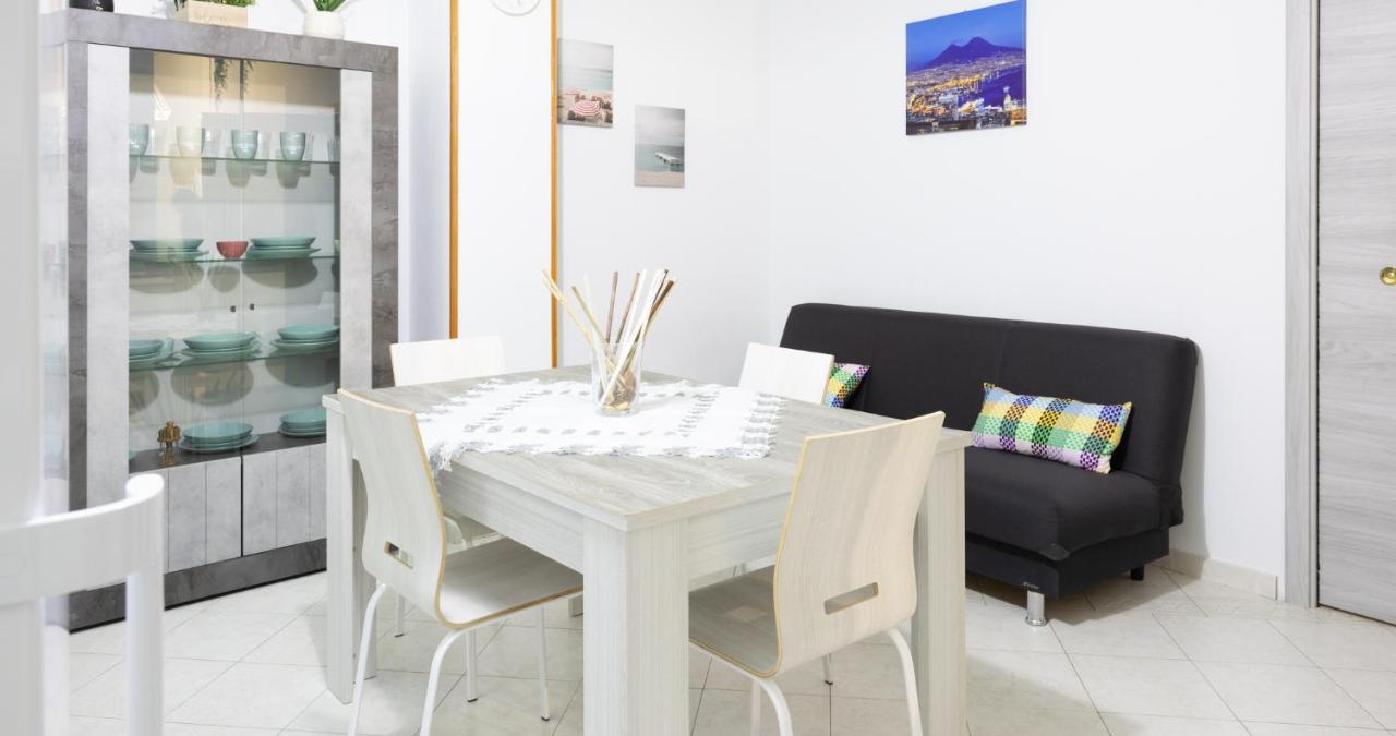 Decumani Apartments - Nel Cuore Di Napoli Esterno foto