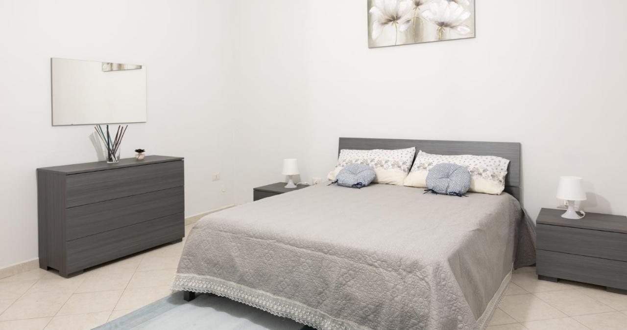 Decumani Apartments - Nel Cuore Di Napoli Esterno foto