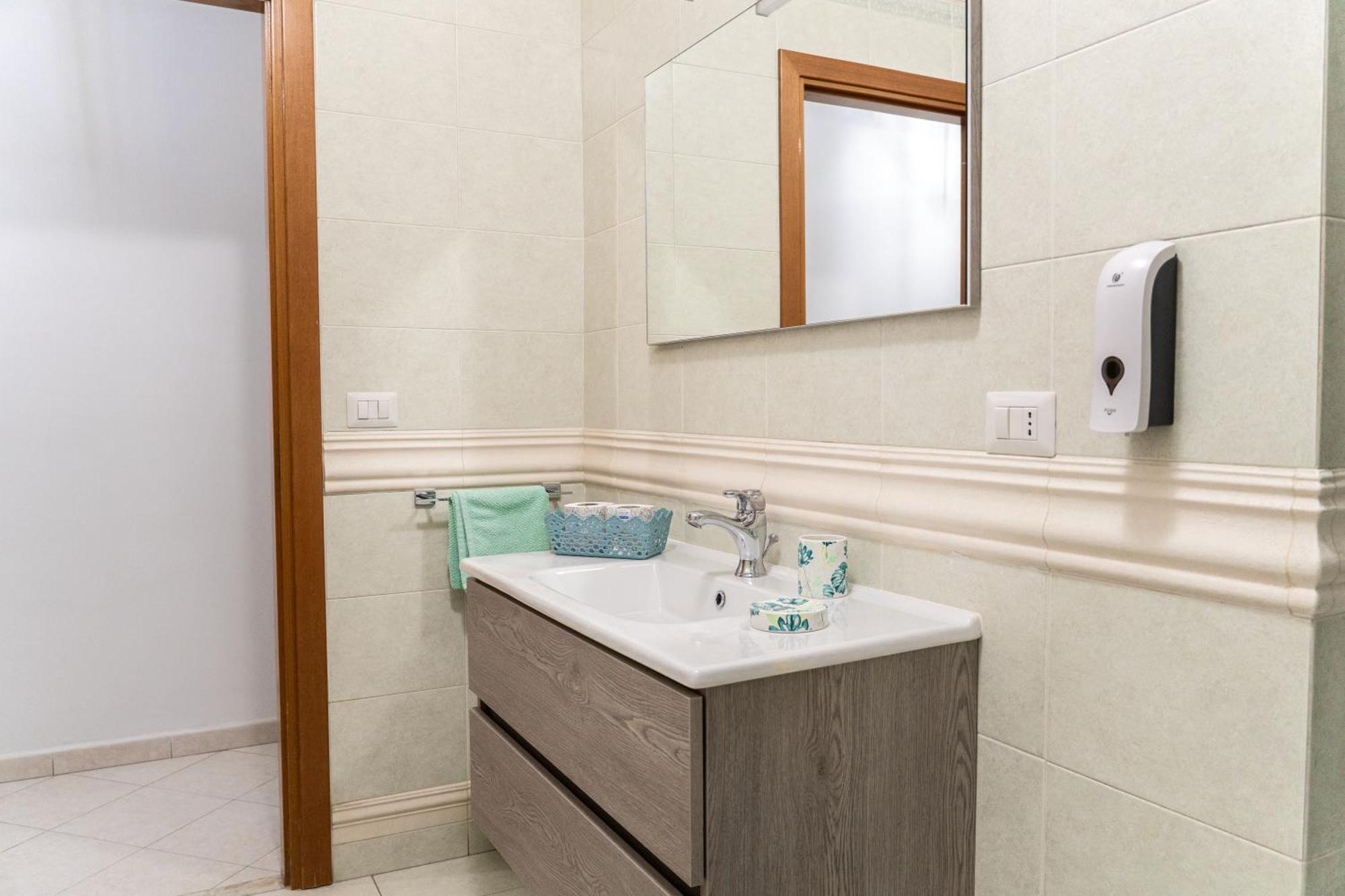 Decumani Apartments - Nel Cuore Di Napoli Esterno foto